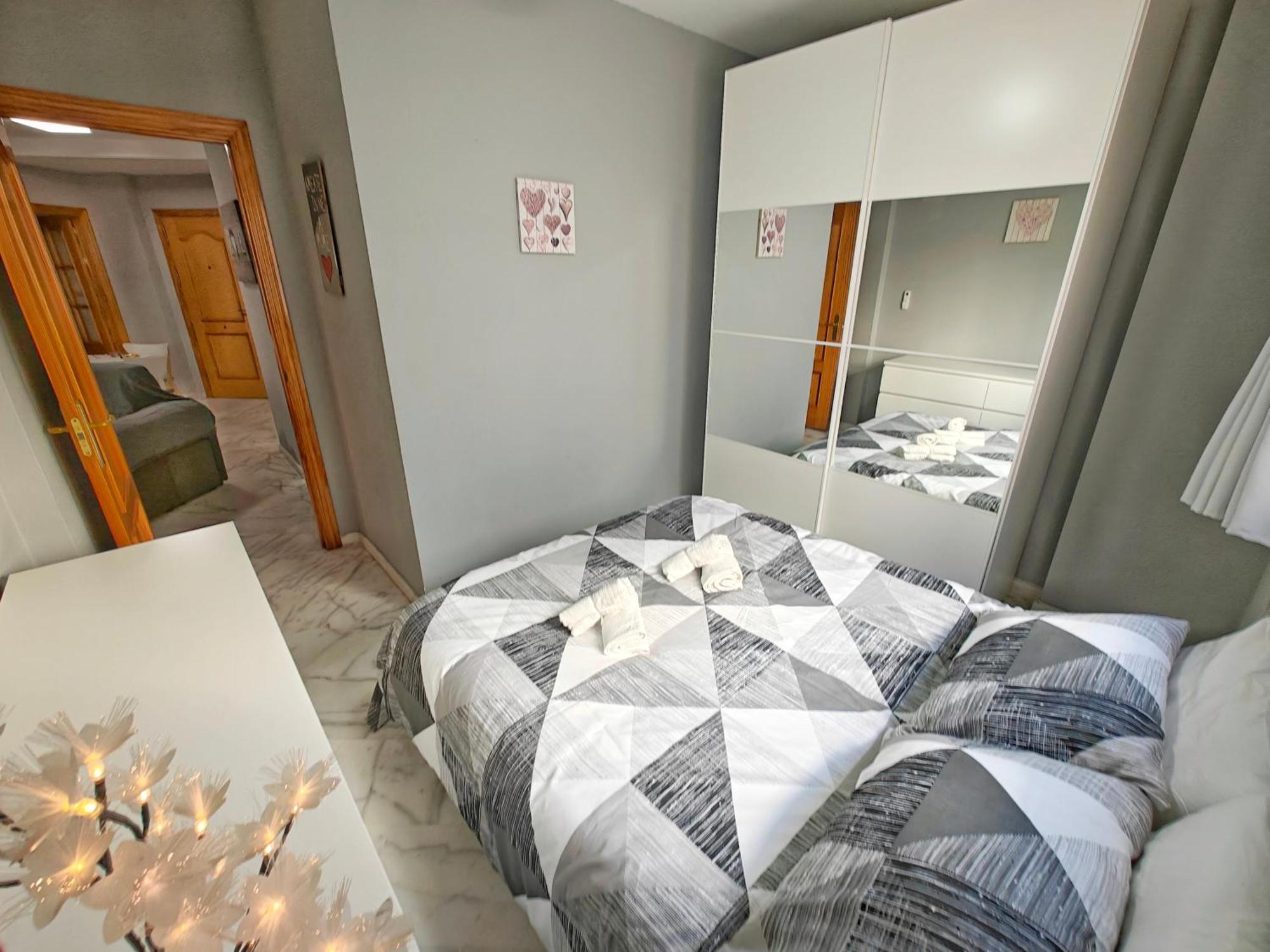 Moderno Piso Centrico 3 Habitaciones Junto Al Mar Estepona Esterno foto