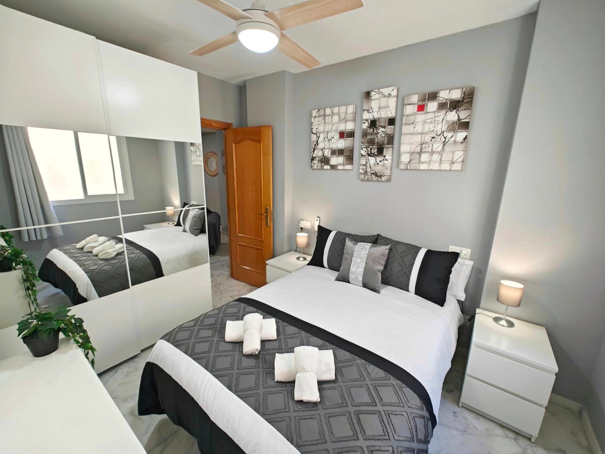 Moderno Piso Centrico 3 Habitaciones Junto Al Mar Estepona Esterno foto